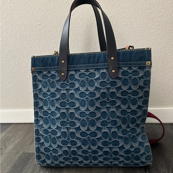 Like new Coach denim medium sizes field tote crossbody bag - Picture 5 of 8